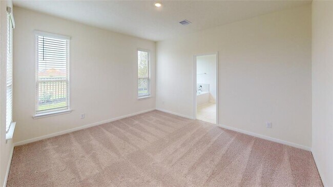 Building Photo - 4809 Sun Fls Dr