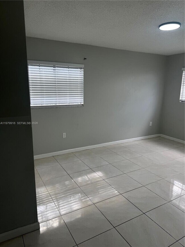 Building Photo - 469 NE 207th Ln