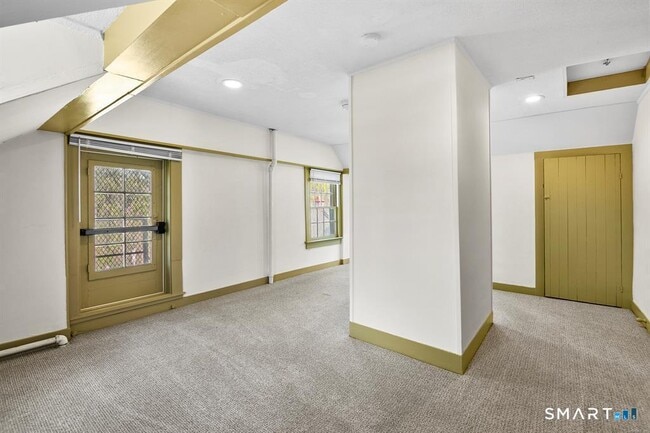 Building Photo - 185 Main St