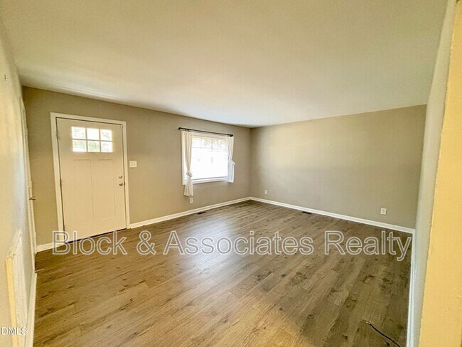 Building Photo - 1019 Greenwich St