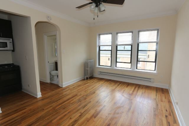 Building Photo - 4619 N Paulina St