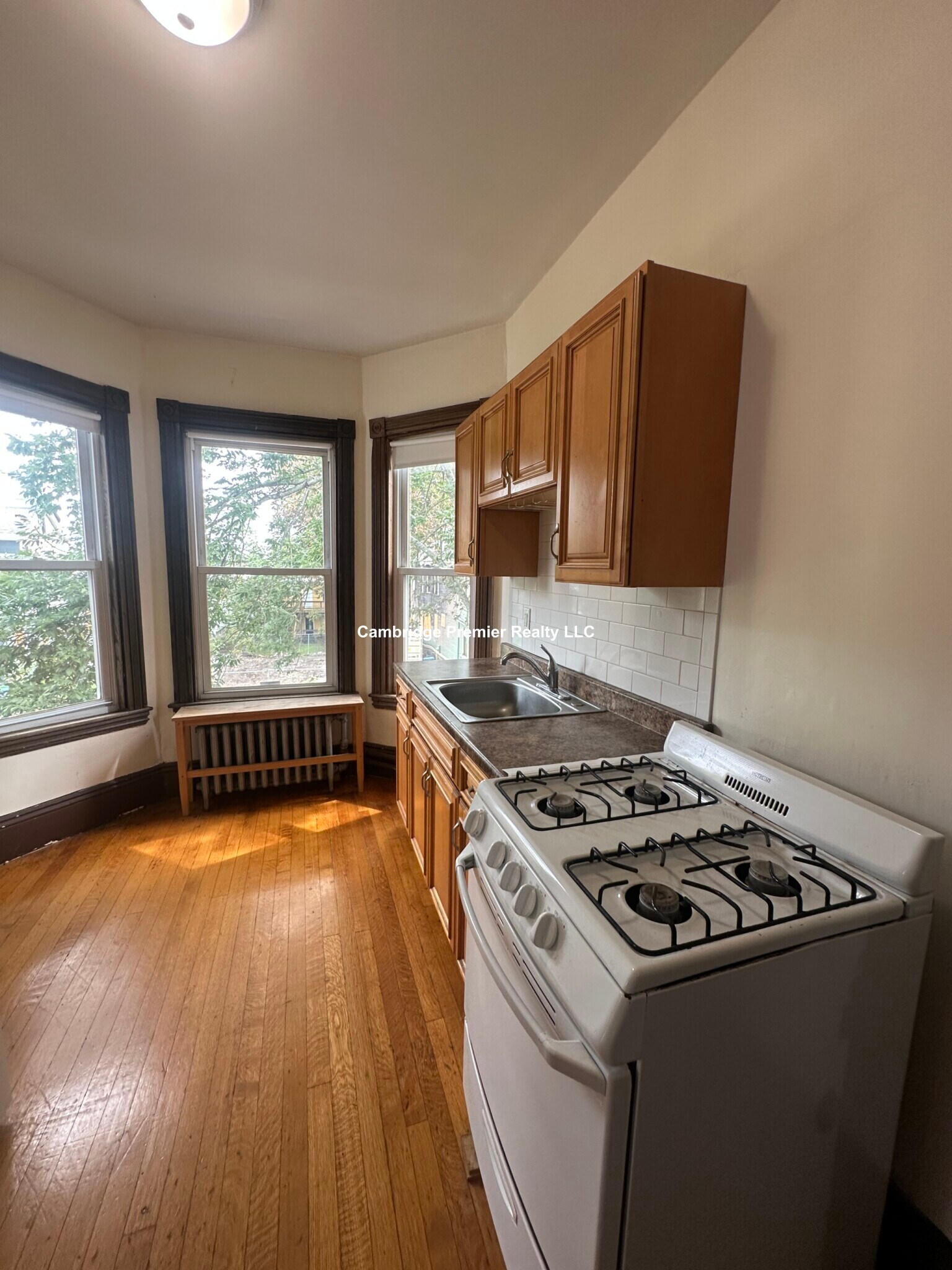 Building Photo - 72 Thurston St