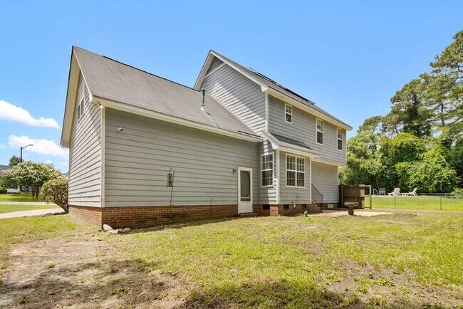 Building Photo - 3 Bedroom/2.5 Bath Home