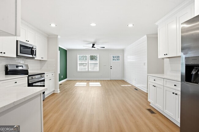 Building Photo - 127 Perry St