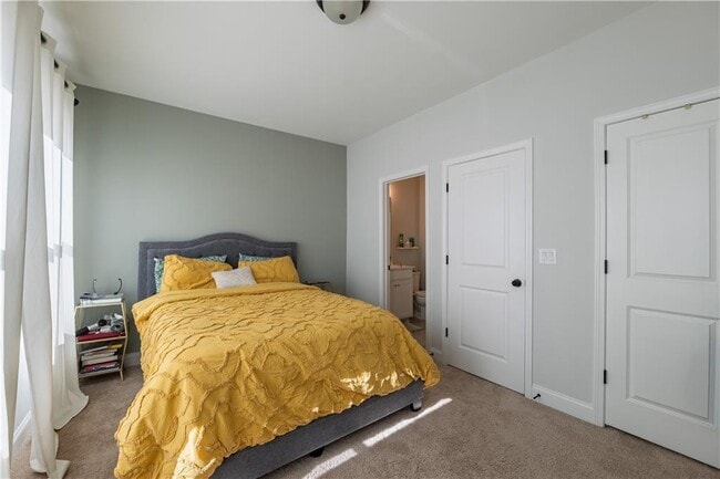 Building Photo - 313 Skylar Way SE