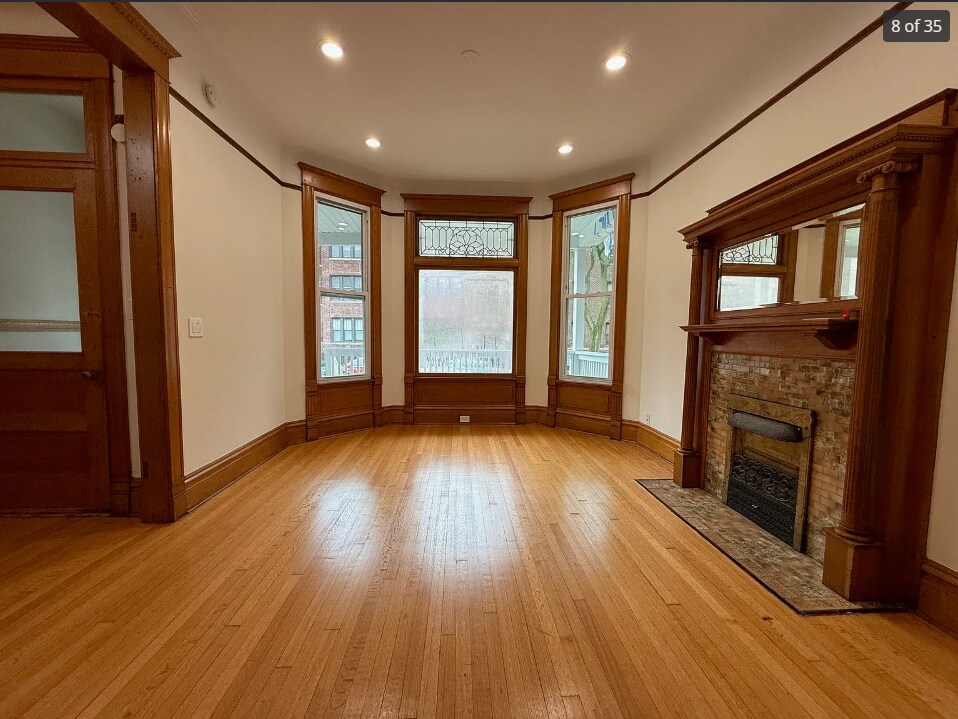 Building Photo - 3706 N Wilton Ave