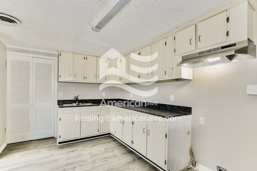 Building Photo - 5533 Cartledge Ct