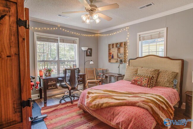 Building Photo - 1605 McCullough Ave NE