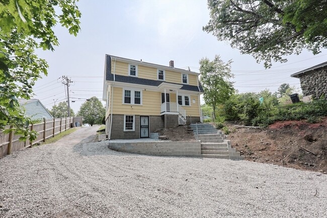 Building Photo - 14 Elm St