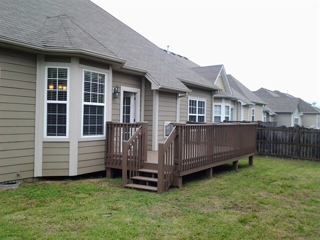 Building Photo - 824 Daybreak Dr