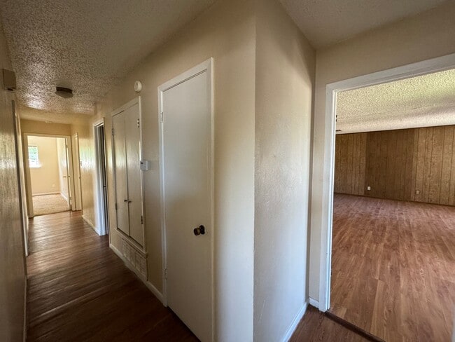 Building Photo - 1526 Leader Dr