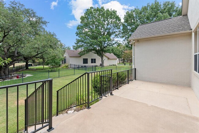 Building Photo - 297 Whispering Wind Dr