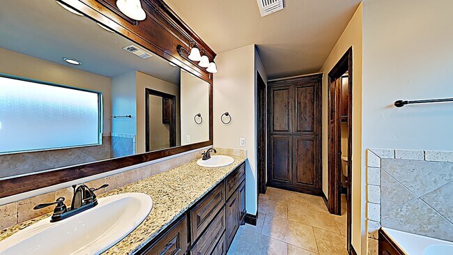 Building Photo - Luxury 4 Bedroom, 2.5 Bath Home with Bonus Room and Storm Shelter in Deer Creek Schools.