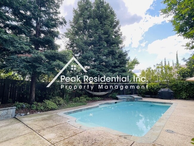 Building Photo - 4 br, 3 bath House - 981 Cameron Dr