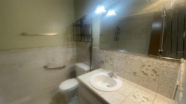 Building Photo - 2124 NE 58th St