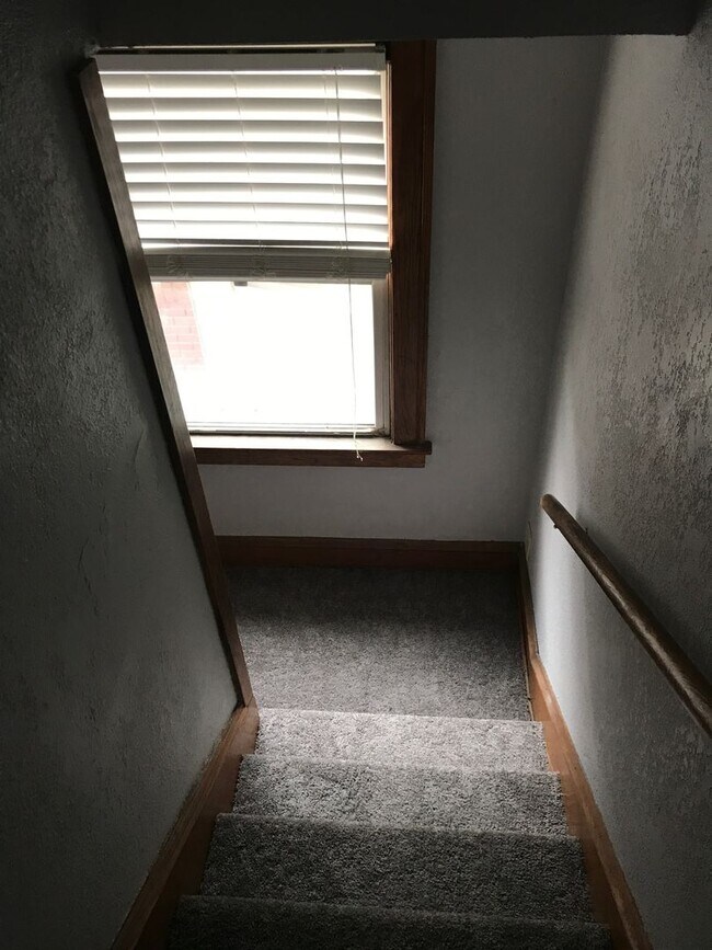 Building Photo - Newly Rehabbed 3 Bedroom