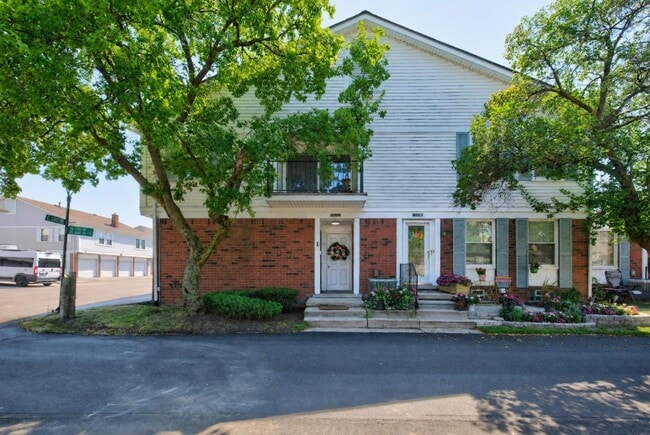 Building Photo - 26070 N Lake Dr