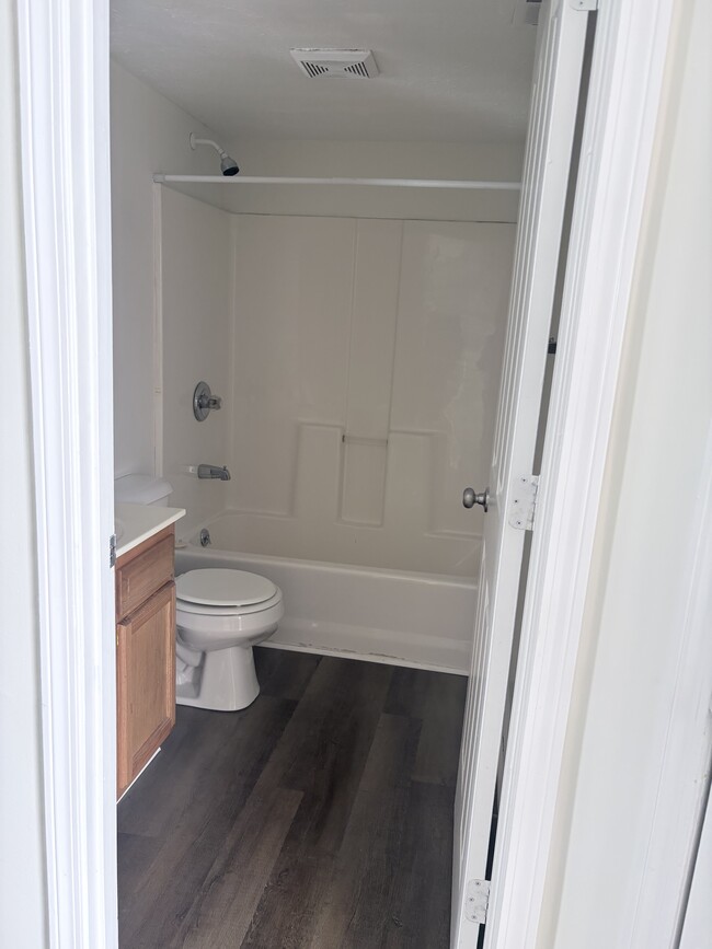 Building Photo - 122 Karen Ct