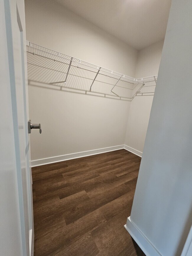 Building Photo - 53 Connaught Ct