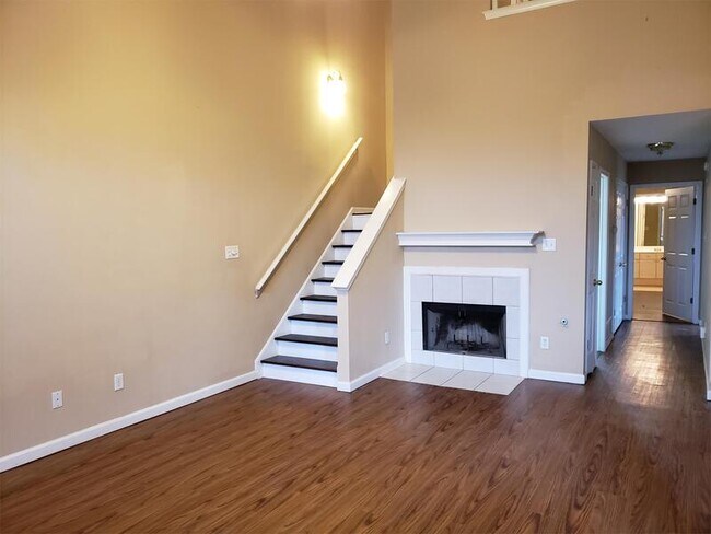 Building Photo - 1088 Sunstar Dr