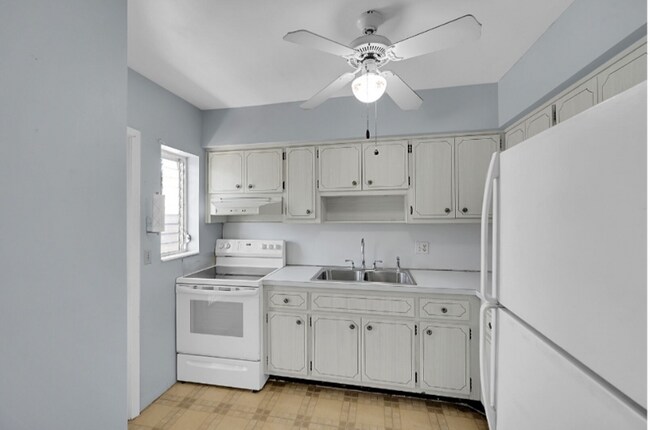 Building Photo - 2115 NE 42nd Ct