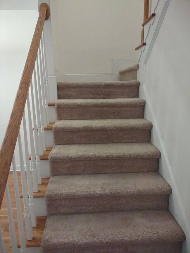 Building Photo - Lovely 2 Bedroom House | Great Location!