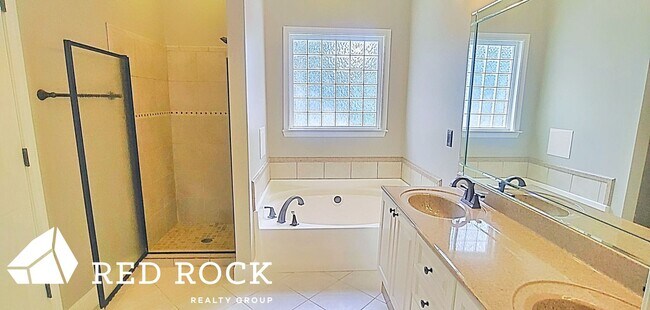 Building Photo - Beautiful 4 BR,  2.5 Bath Home in Oak Mountain School District Available Now