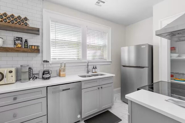 Building Photo - Contemporary Cove Duplex