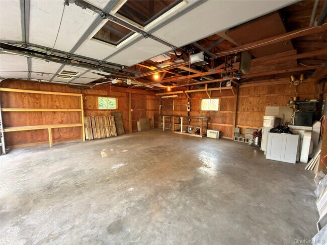 Building Photo - 265 Maybrook Rd