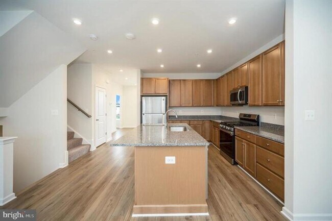 Building Photo - 325 Crab Apple Dr
