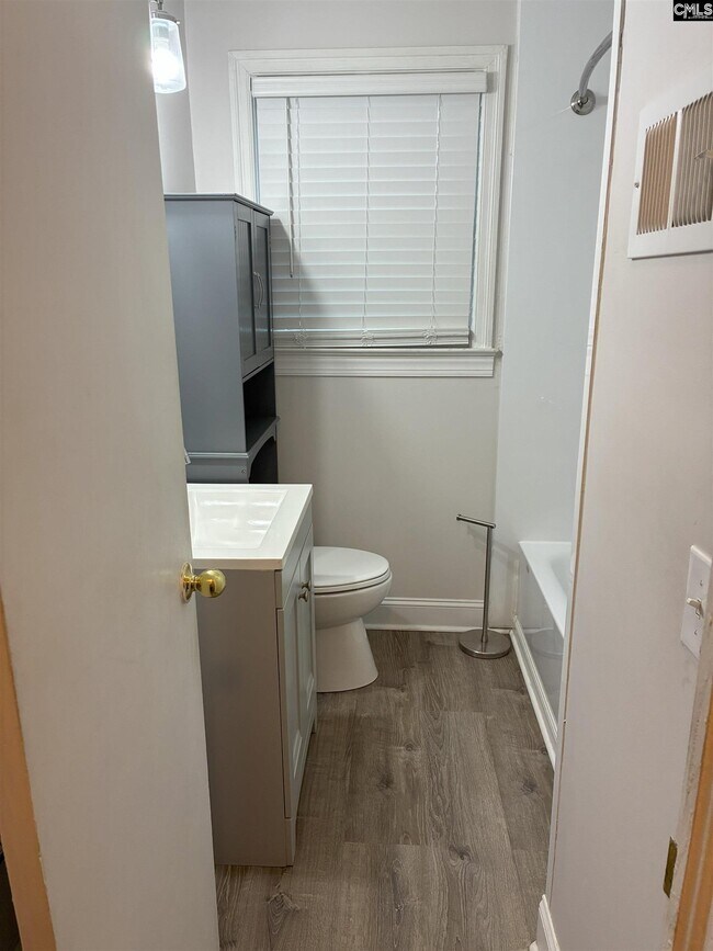 Building Photo - 617 Holland Cir