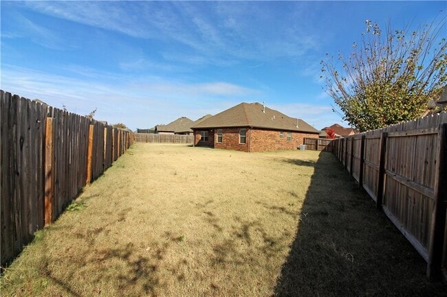 Building Photo - 3108 SW Oakleigh Rd