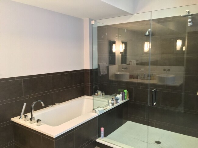 Building Photo - 116 S 20th St