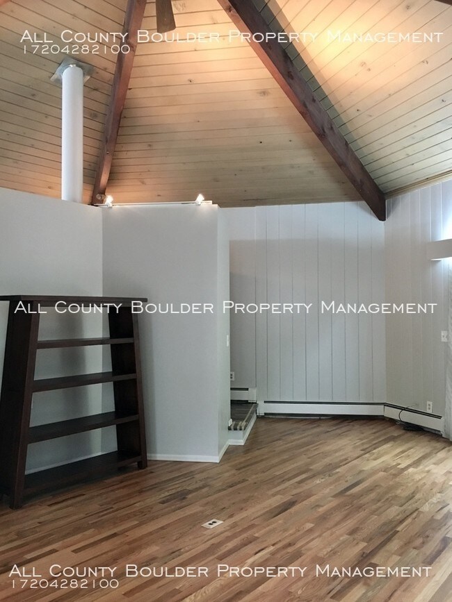 Building Photo - Renovated Lefthand Canyon Home