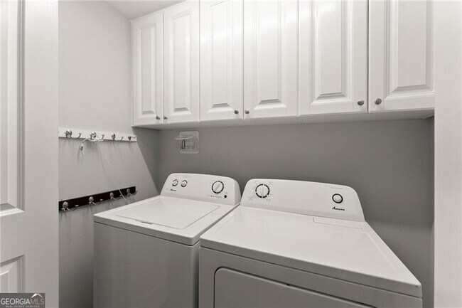 Building Photo - 4540 Club Valley Dr NE