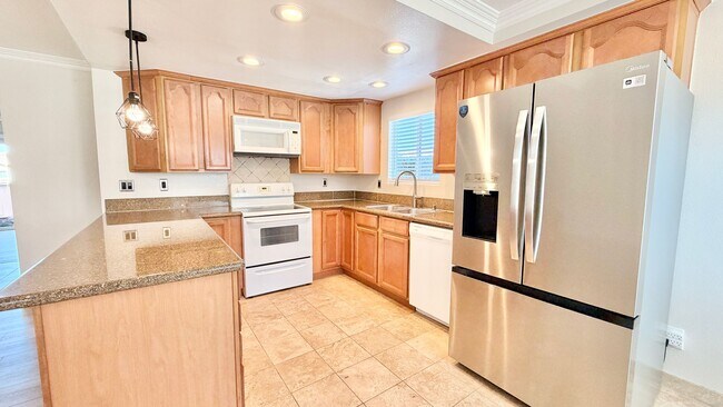 Building Photo - Lovely Downstairs, Entry-Level, End Unit Condo in the Private Diamante HOA Community of Bonsall, ...