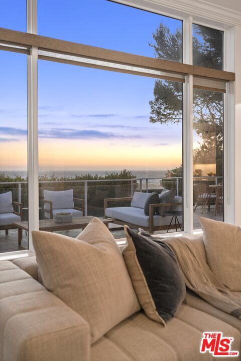 Building Photo - 7335 Birdview Ave