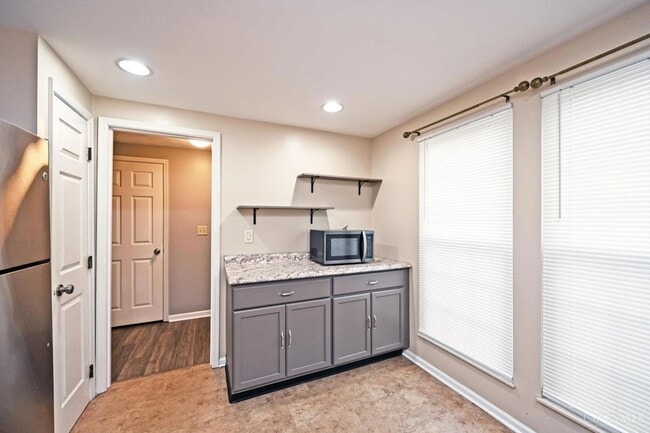 Building Photo - 920 Woodlyn Dr N