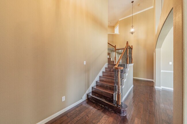 Building Photo - 3504 Oliver Dr