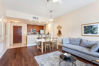 Building Photo - 925 Common St