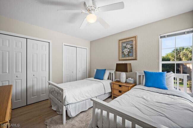 Building Photo - 9570 Crescent Garden Dr