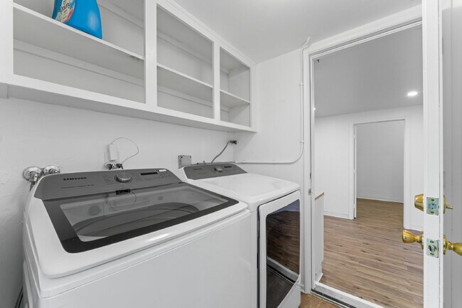 Building Photo - "Experience Luxurious Living: Spacious 4-B...