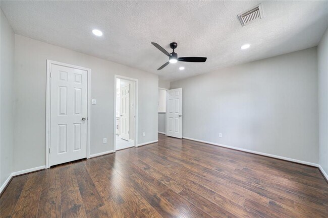 Building Photo - 619 Green Belt Dr