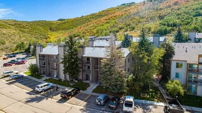 Building Photo - 2 Bedroom Fireside Condo- Minutes away from Park City Mountain