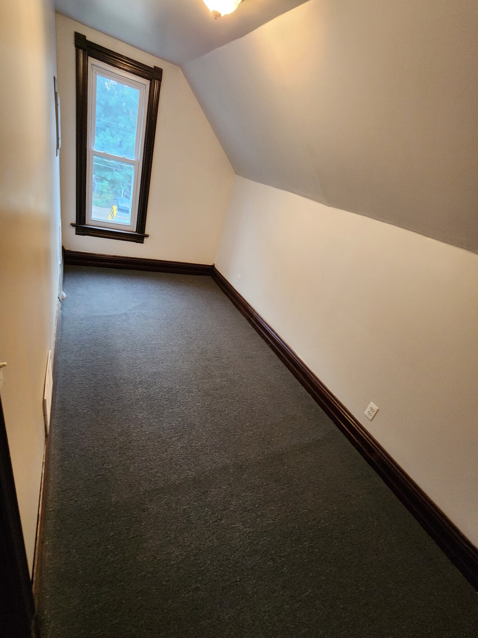 Bedroom 4 - 389 W Grand Blvd