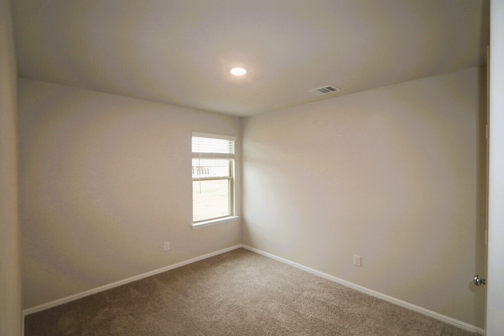 Building Photo - 13120 Yellowstone Way