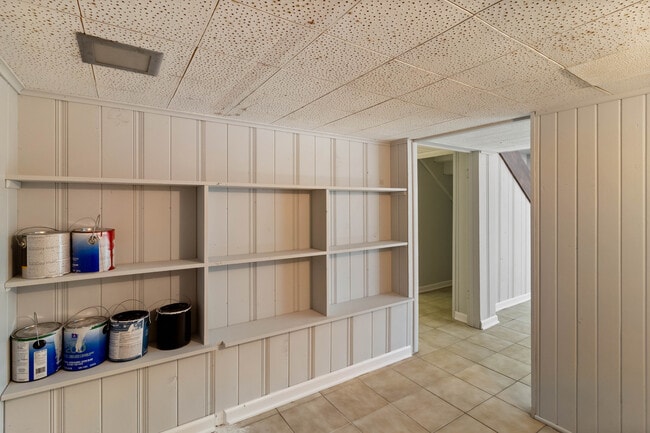 Building Photo - 334 Russet Ln