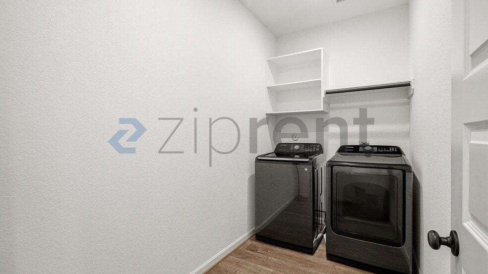 Building Photo - Unit