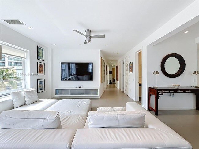Building Photo - 1460 Ocean Dr