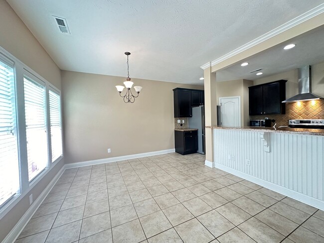 Building Photo - Beautiful, Spacious 3 BR House! All Electr...